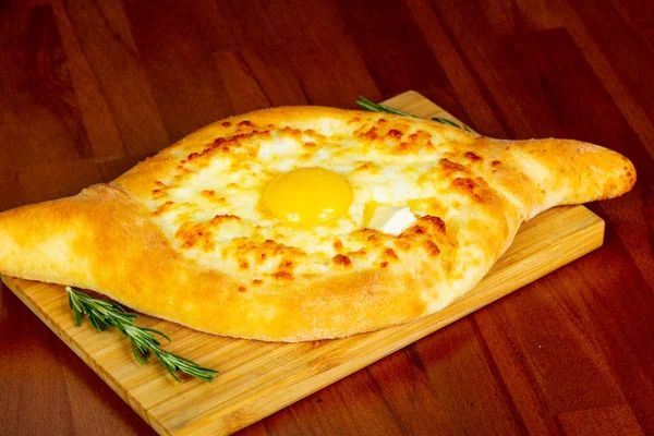 Caucasian Traditinional Khachapuri Egg — Stock Photo, Image