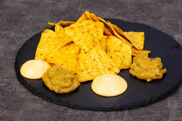 Nachos Mais Chips Mit Sauce — Stockfoto