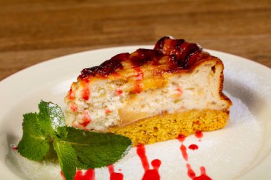 Nane servis tatlı armut pasta