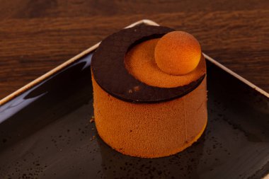 Çikolatalı mus plaka tatlı