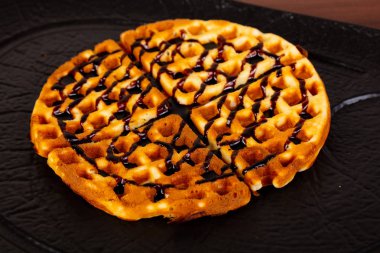 Tatlı syrope ile Viyana gözleme 