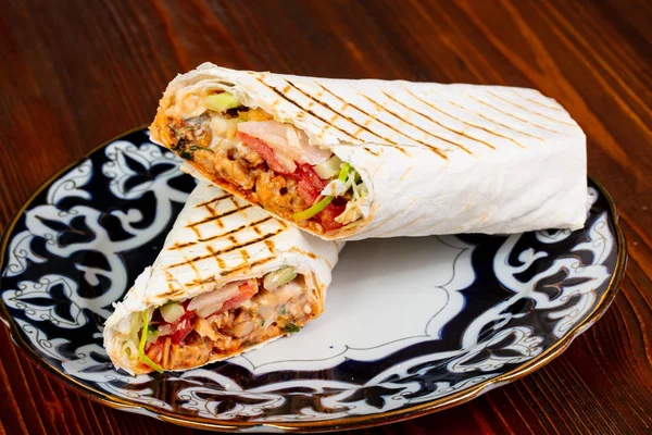 Panecillo Pollo Con Hojas Ensalada — Foto de Stock