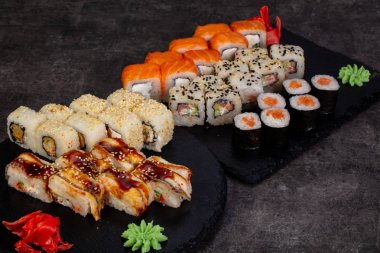 Japon Suşi ile çeşitli madde ayarla