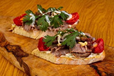 Bruschetta alarmdan ve Salantro ile