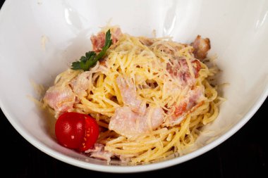 Makarna spagetti carbonara soslu