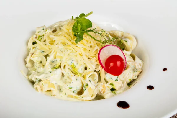 Pasta Met Kaassaus Basilicum — Stockfoto