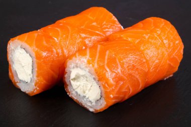 Yumuşak peynir ile Somon roll