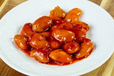 Kırmızı fasulye sosu ile