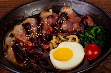 Ördek göğsü ramen çorbası