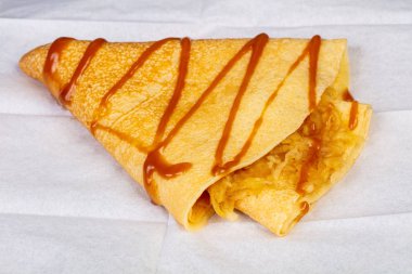 Karamel ve apple ile gözleme