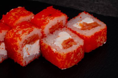 Japon geleneksel rulo somon ile