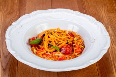 Yengeç ve Domatesli Spagetti