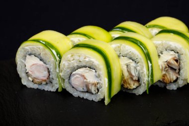Karides ile Japon soğuk rulo