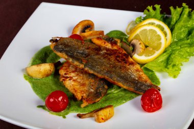 Kavrulmuş Dorado balık fileto sos ile