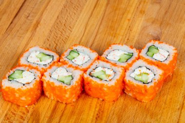 Yengeç ve tobiko ile rulo