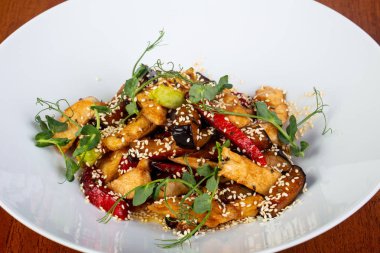 Tavuk lezzetli haşlanmış sebze