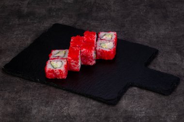 Karides ile Japon geleneksel rulo