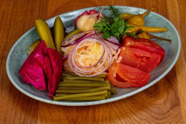 Gürcü Turşu sebze sarımsak ve lahana ile