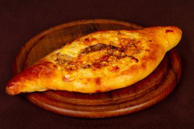 Acara Hachapuri peynir ve yumurta ile