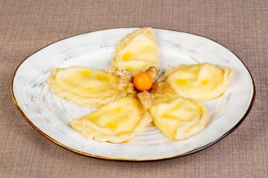 Ukraynalı vejetaryen dumpligs - haşlanmış Vareniki