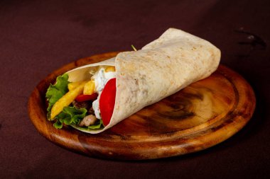 Souvlaki et ve sebze ile