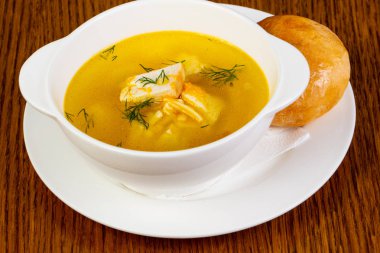 balık çorbası ile somon ve sebzeler