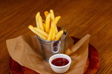 Soslu patates kızartması patates