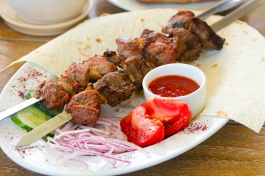 Sığır eti Barbekü soğan ve sos ile