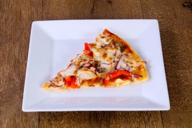 Sığır eti peynir ve soğan pizza