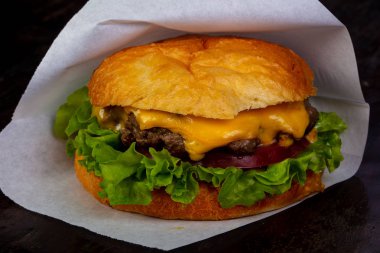 Burger pirzola ve peynir