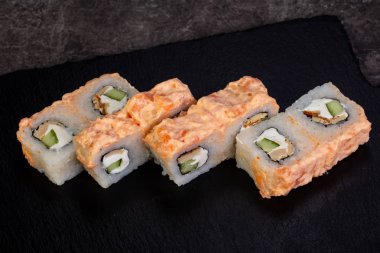 Japon geleneksel rulo somon ile