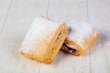 Tatlı tastu topuz reçel ile