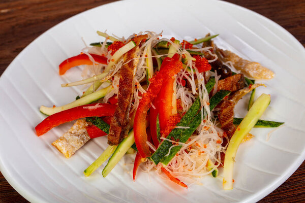 Asian salad with salmon skin - Sakekawa