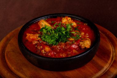 Gürcü mutfağı chashushuli et ve domates ile