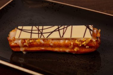 Lezzetli tatlı pasta krema ile