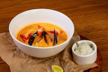 Tay tom yam deniz mahsulleri çorbası