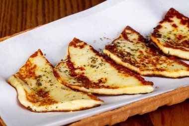 Baharat ile Izgara Hellim peyniri