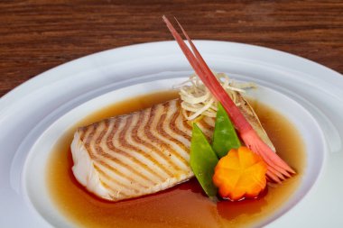 Miso sause pişmiş morina balığı