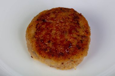 Kalenin içinde kavrulmuş domuz pirzola