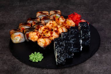 Japon Suşi ile çeşitli madde ayarla