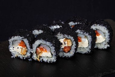 Japon soğuk rulo somon ile