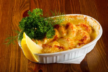 Karides ve peynir ile Cocotte