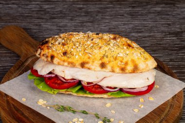 Tavuk göğsü ve sebze ile gözleme