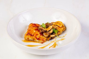 Pisi balığı mantar ve portakal soslu