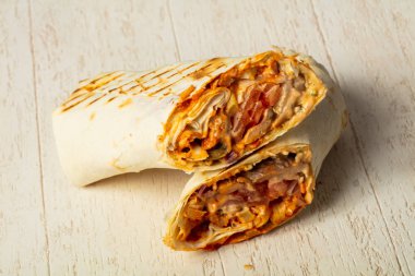 Et, sos ve salata ile iştah açıcı Calypso