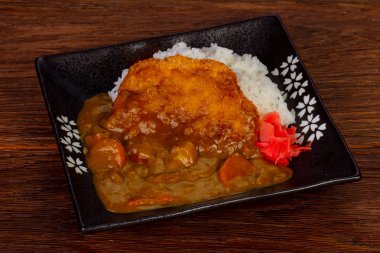 Japon Tonkatsu domuz köri sosu ve pirinç ile