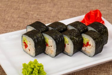 Japon rulo tavuk ve salata ile