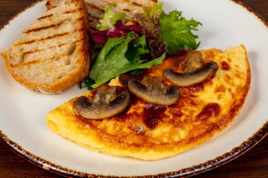 Omlet mantar ve domates