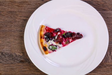 Meyve vegetarin pizza çocuklar için