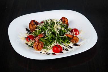 Salata karides ve rucola